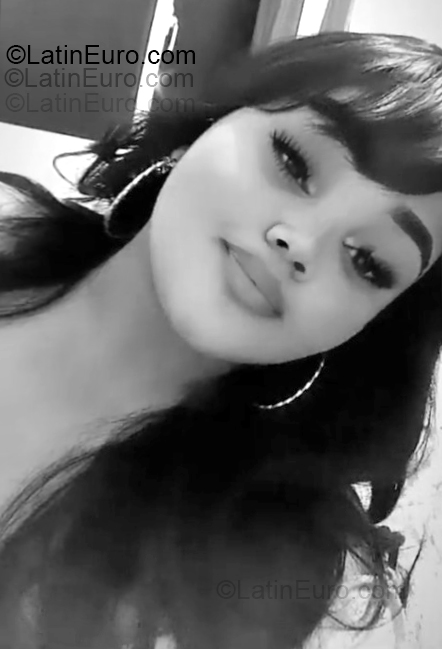 Date this foxy Dominican Republic girl Michelle from San Juan De La Maguana DO55290