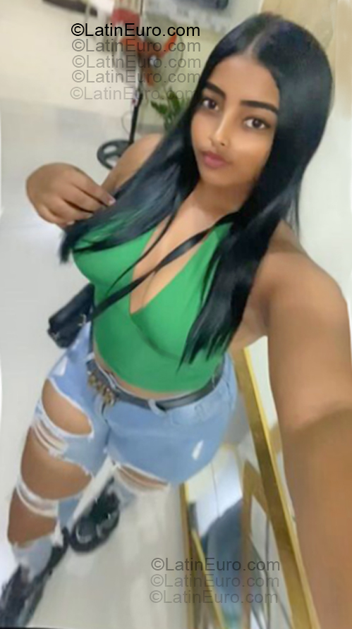 Date this stunning Dominican Republic girl Angie from La Romana DO55345