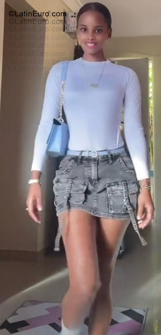 Date this cute Dominican Republic girl Mayelin from Santo Domingo DO55424