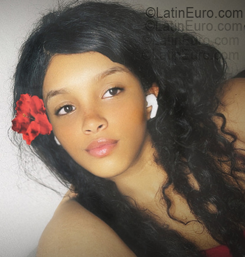 Date this hard body Dominican Republic girl Daneisy from Santo Domingo DO55461