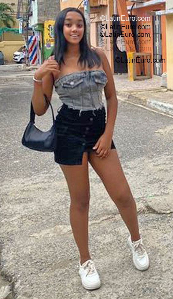 Date this fun Dominican Republic girl Angela from Santo Domingo DO56047