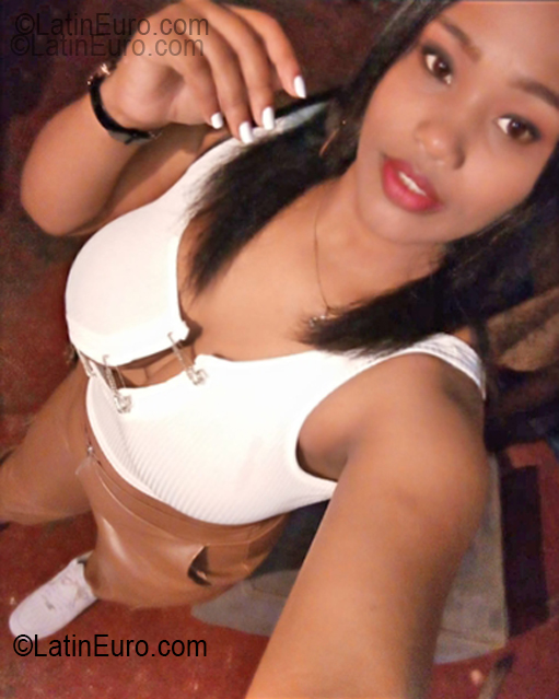 Date this pretty Dominican Republic girl Marleny from Santo Domingo DO55483