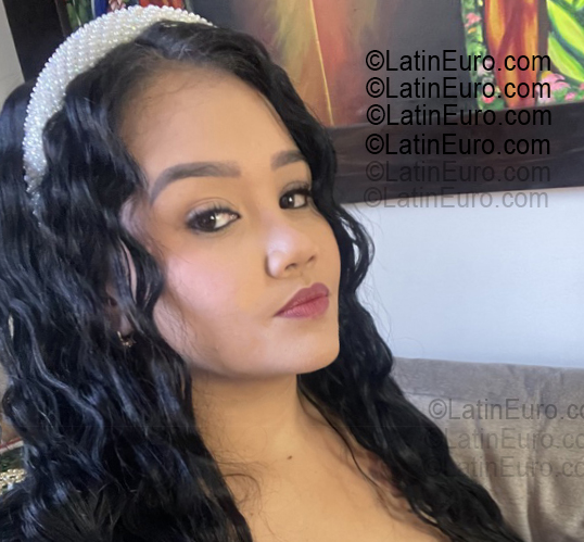 Date this stunning Colombia girl Anais from Bogota CO33482