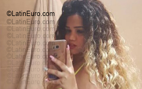 Date this charming Dominican Republic girl Daymei from Santo Domingo DO55502
