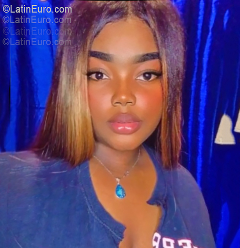 Date this voluptuous Dominican Republic girl Francelis from Santo Domingo DO55509