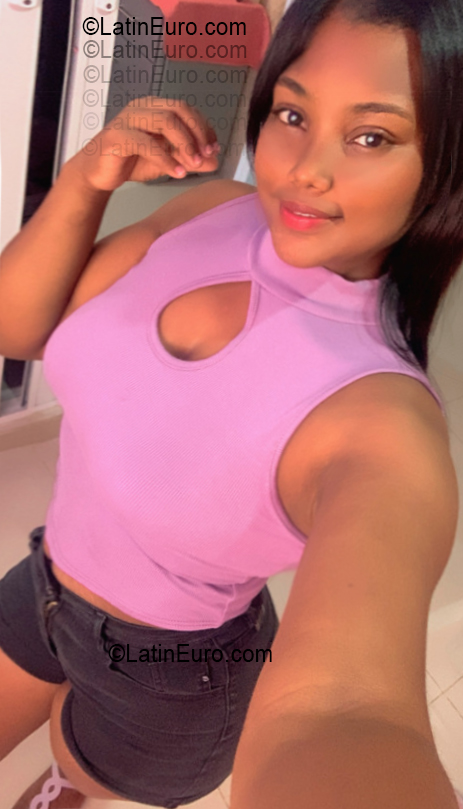 Date this beautiful Dominican Republic girl Yudy from Santo Domingo DO55516