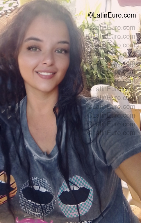 Date this happy Dominican Republic girl Alondra from Santiago DO55524