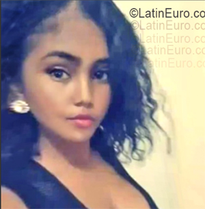 Date this pretty Dominican Republic girl Angelica from Santo Domingo DO55540
