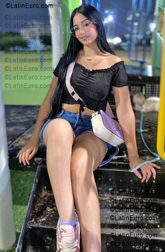 Date this stunning Colombia girl Albe from Medellin CO33518