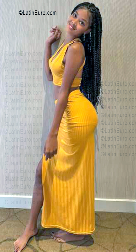 Date this voluptuous Dominican Republic girl Mara from Santo Domingo DO55943
