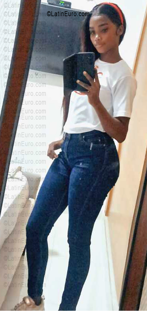 Date this attractive Dominican Republic girl Mar from Santo Domingo DO55614