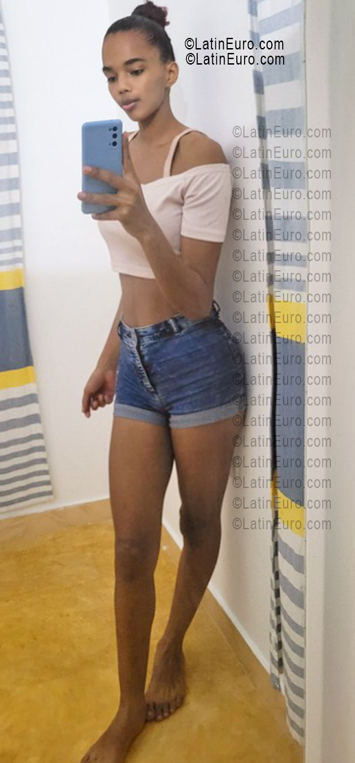 Date this athletic Dominican Republic girl Anyis from La Altagracia DO55619