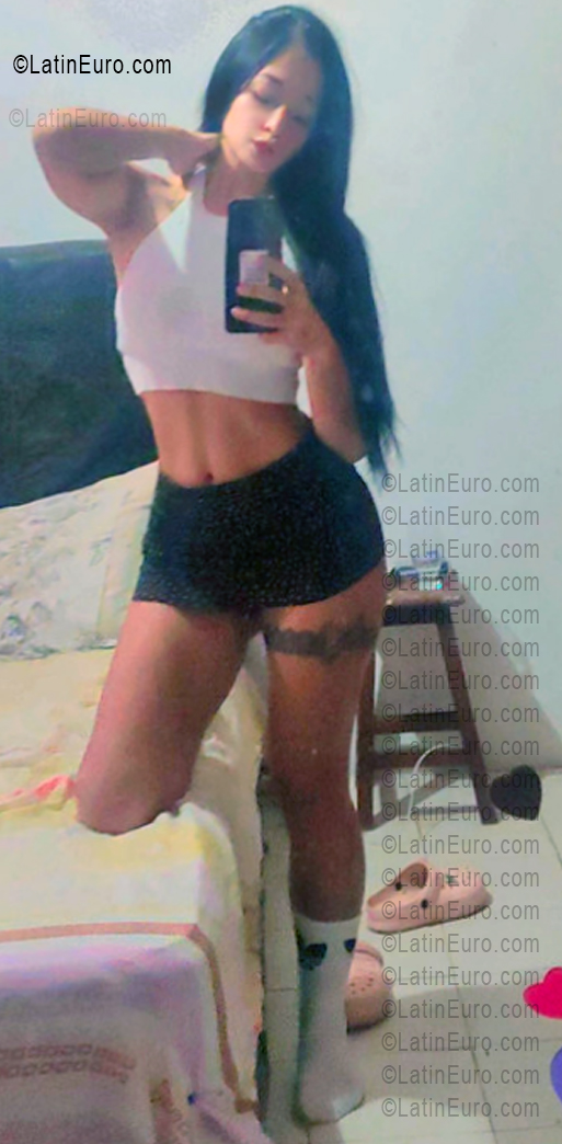 Date this sultry Venezuela girl Lau from Caracas VE5386