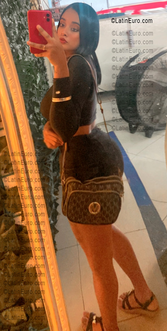 Date this sultry Dominican Republic girl Gabriela from Santo Domingo DO55658