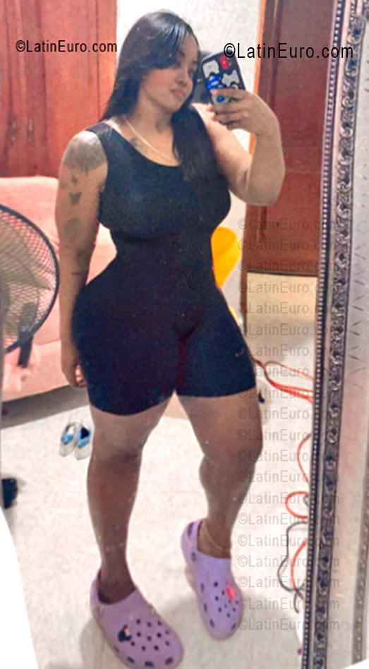 Date this gorgeous Dominican Republic girl Shari from Santo Domingo DO55700