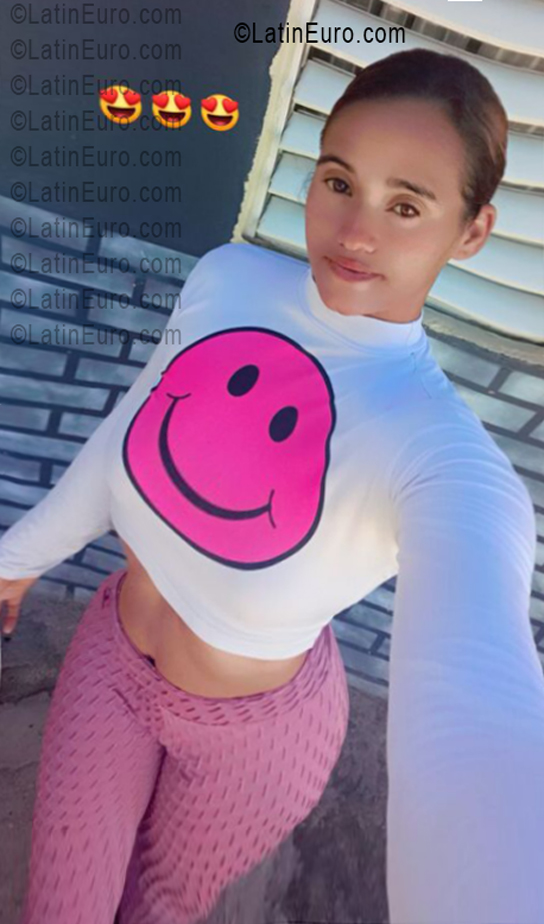 Date this good-looking Dominican Republic girl Santa from Gaspar Hernandez DO55701