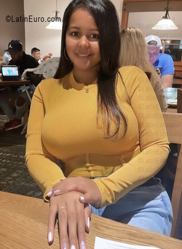 Date this sultry United States girl Lisbet from New York US25270