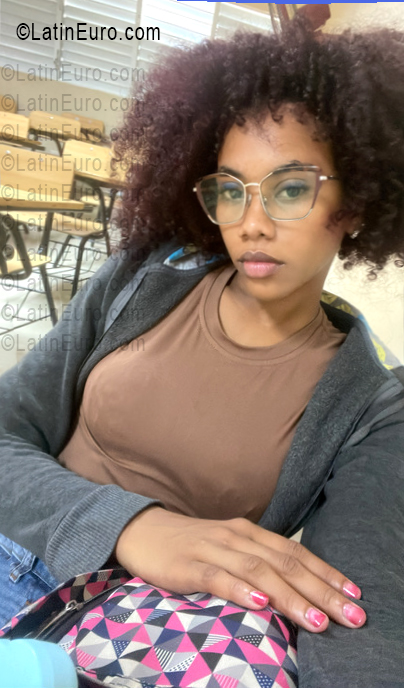 Date this sensual Dominican Republic girl Daniela from Santo Domingo DO56986