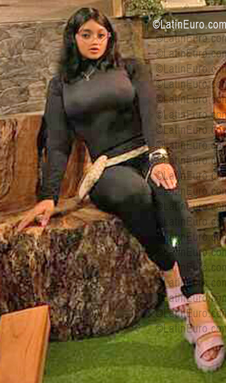 Date this tall Dominican Republic girl Daniela from Santo Domingo DO57004