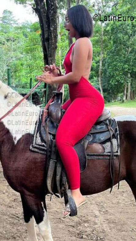 Date this fun Dominican Republic girl Carolina from Azua DO55909
