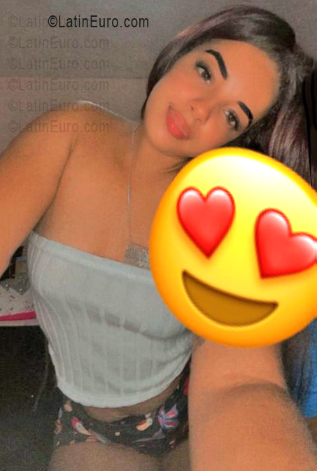 Date this sensual Dominican Republic girl Anglica from Santo Domingo DO55961