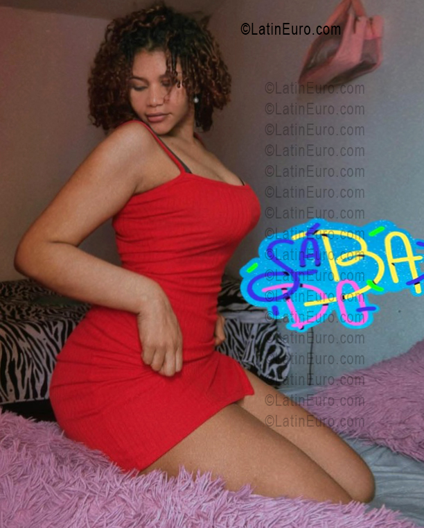 Date this attractive Colombia girl Angelica from Bogota CO33637