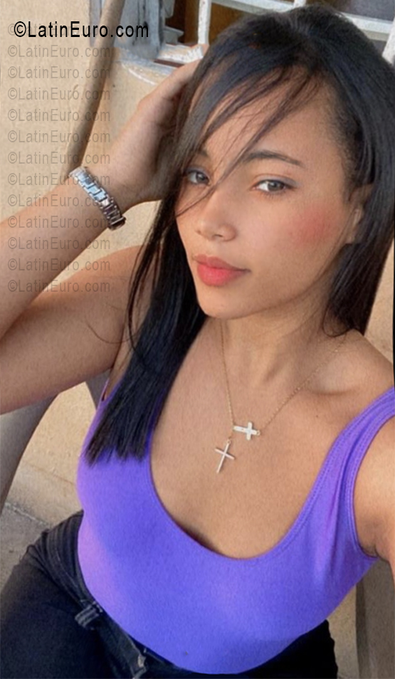 Date this passionate Dominican Republic girl Jesilyn from Santo Domingo DO56041