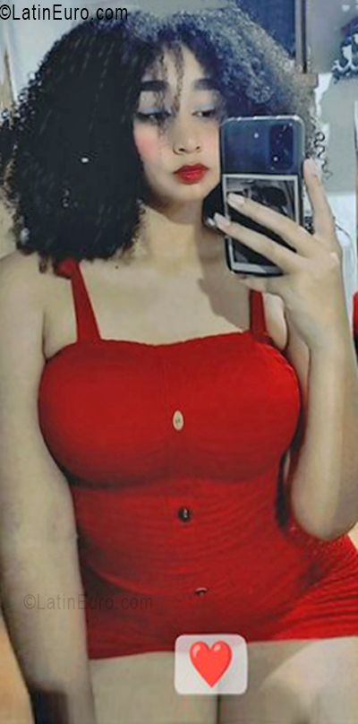 Date this charming Venezuela girl Yuli from Caracas VE5423