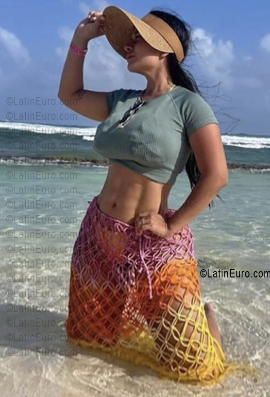 Date this lovely Colombia girl Lizeth from Cali CO33762