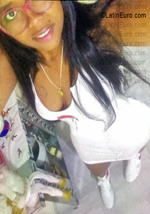 Date this happy Dominican Republic girl Naty from Santo Domingo DO56124