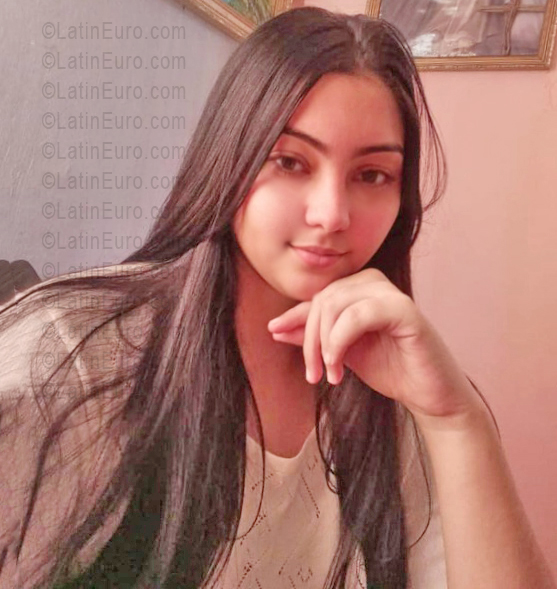 Date this happy Venezuela girl Jory from Coro VE5455