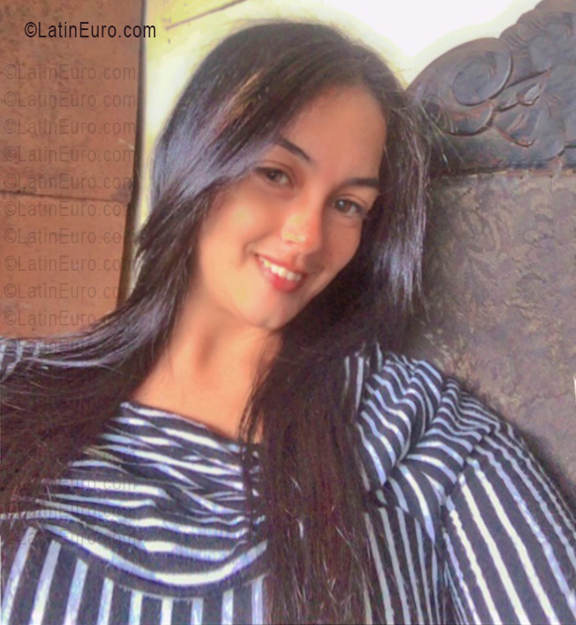 Date this happy Venezuela girl Migdalia from Barquisimeto VE5500