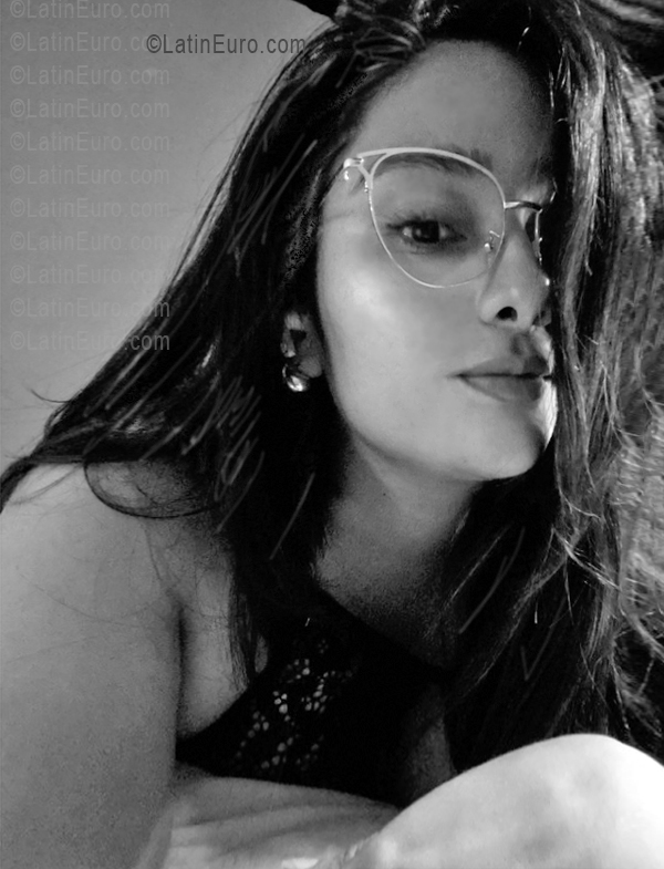 Date this sensual Nicaragua girl Xilo from Managua NI330