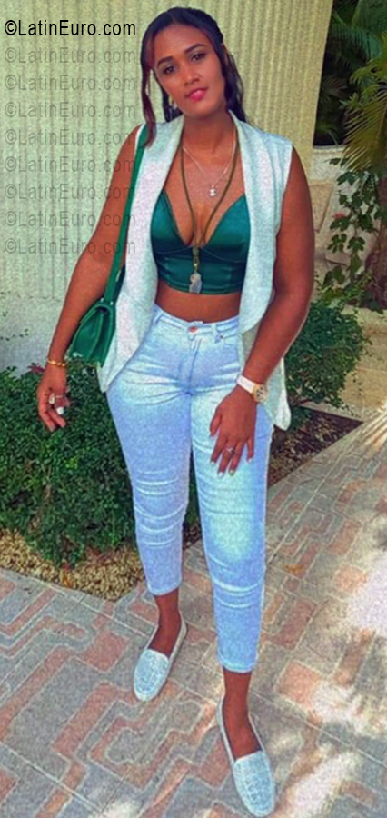 Date this happy Dominican Republic girl Manuela from Santo Domingo DO56207