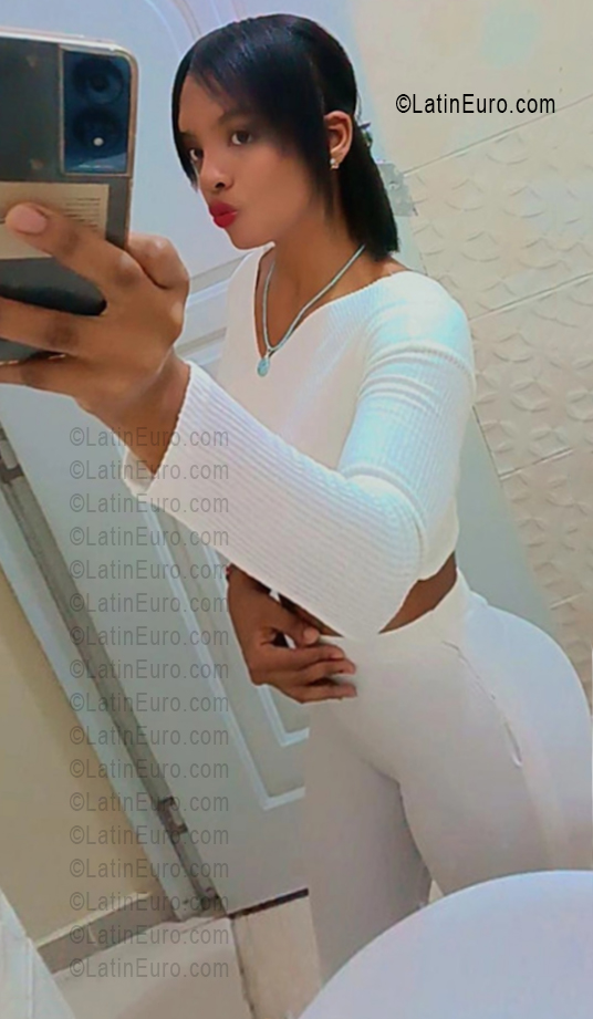 Date this fun Dominican Republic girl Malin from Santo Domingo DO56211
