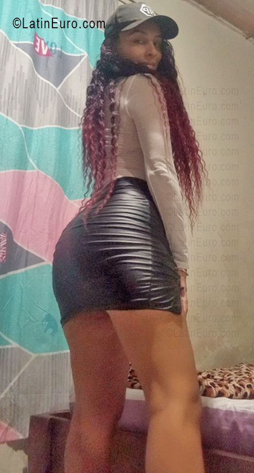 Date this sensual Venezuela girl Yorlenis from Catia La Mar VE5545