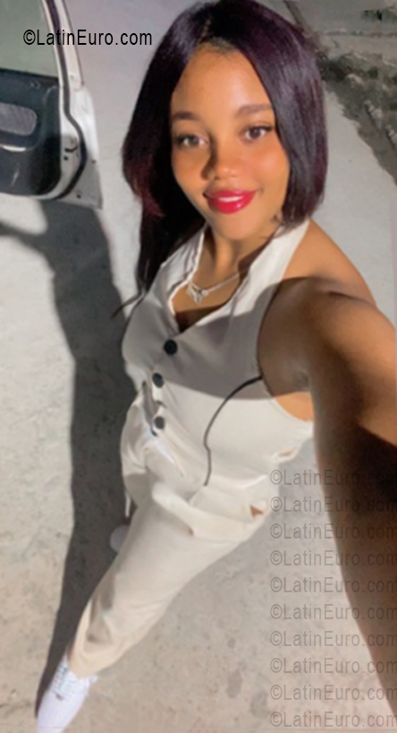 Date this foxy Dominican Republic girl Crisnabel from Santo Domingo DO56265