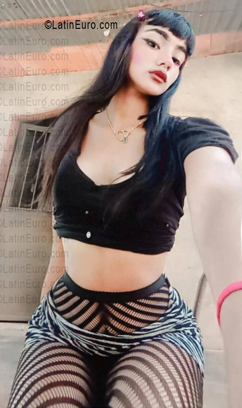 Date this athletic Venezuela girl Skarlett from La Victoria VE5584