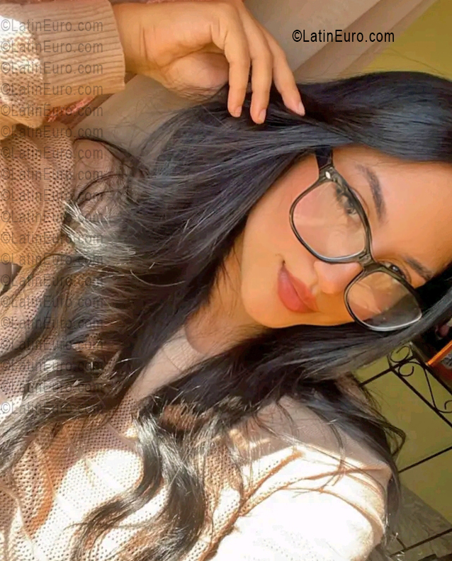 Date this nice looking Venezuela girl Leonella velasquez from Maturin VE5595
