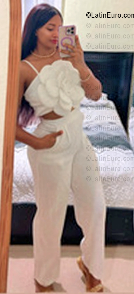 Date this georgeous Dominican Republic girl Karina from La Romana DO56301