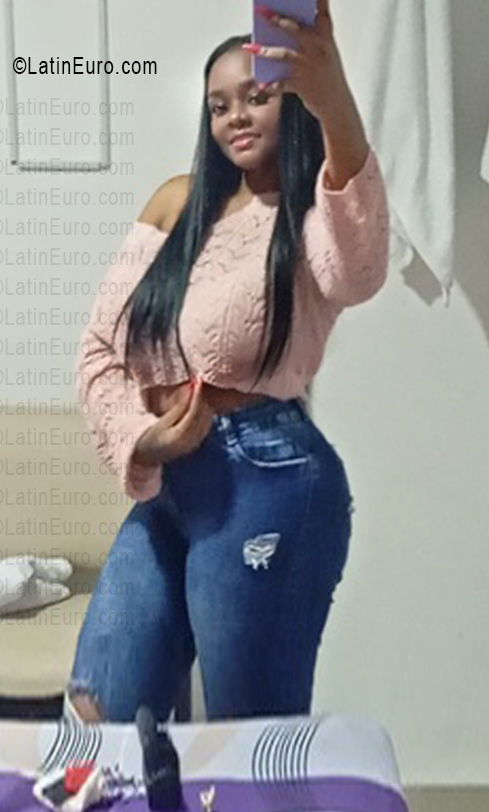 Date this nice looking Colombia girl Tatiana from Cali CO33711