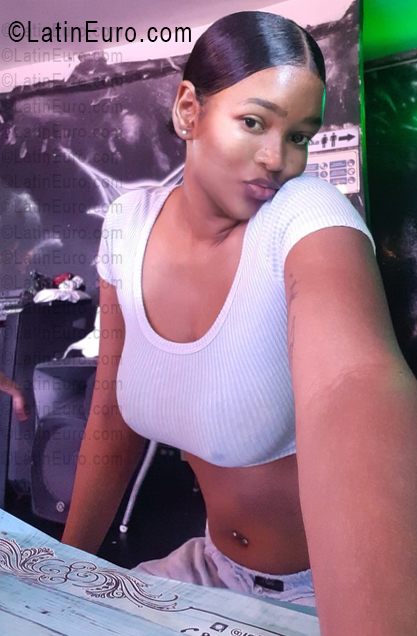 Date this good-looking Dominican Republic girl Ema from Santo Domingo DO56346
