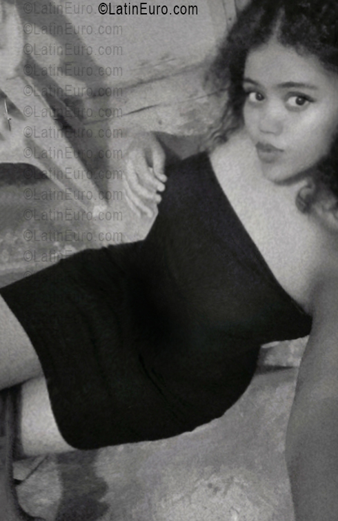 Date this nice looking Dominican Republic girl Esme from La Altagracia DO57021
