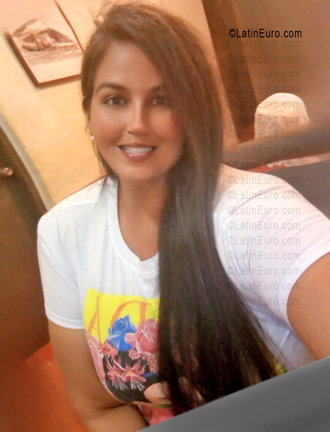 Date this hard body Venezuela girl Mariana from Venezuela VE5647