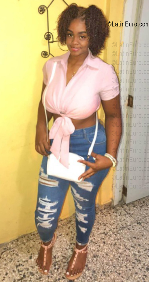 Date this georgeous Dominican Republic girl Coraima from Santo Domingo DO56358
