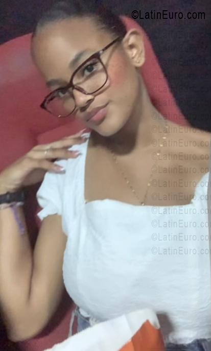 Date this hard body Dominican Republic girl Amaia from Santo Domingo DO56372