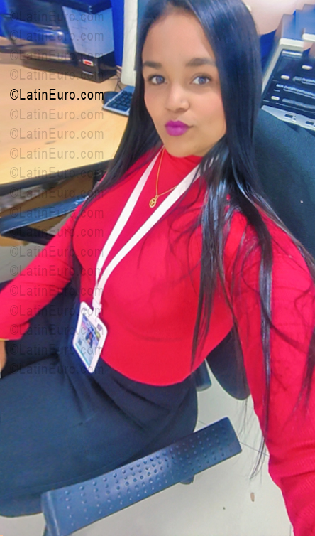 Date this happy Venezuela girl Daniella from Caracas VE5664
