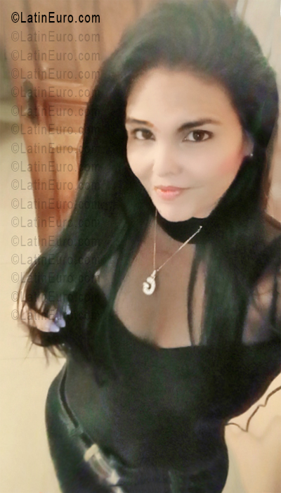 Date this tall Venezuela girl Giulia from Maracay VE5665