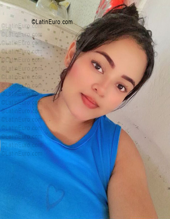 Date this beautiful Colombia girl Dulce from Barranquilla CO33737