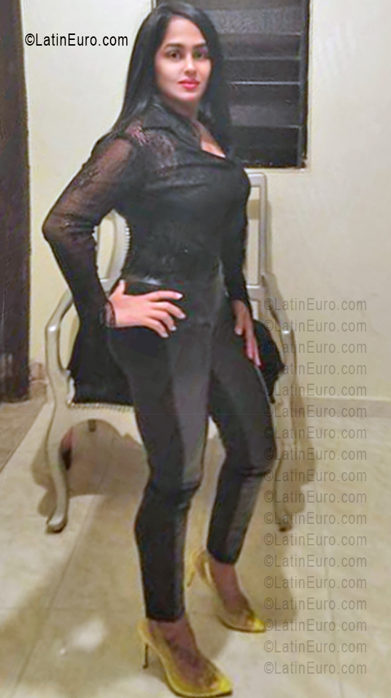 Date this hard body Dominican Republic girl Angela from Santo Domingo DO56442